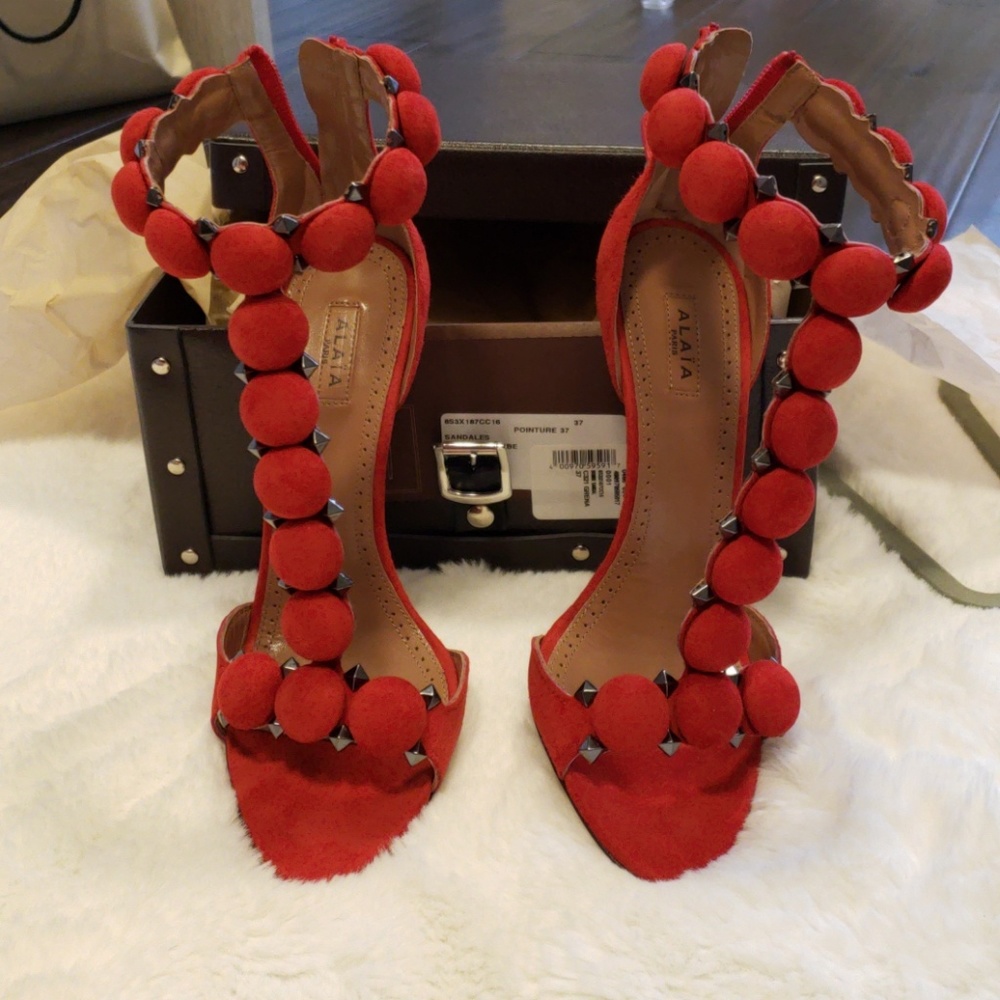 red suede high heels - Picture 2 of 7